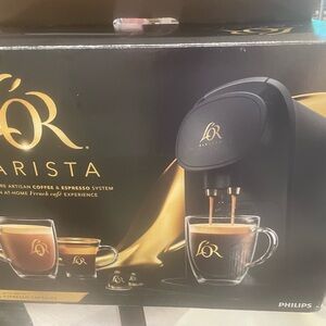 Lor Batista coffee maker with frother